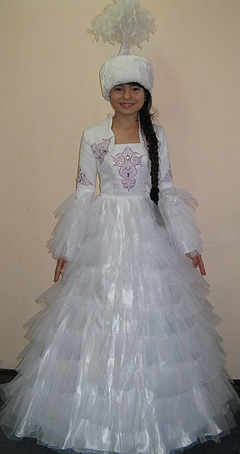 Платье концертное в национальном стиле с саукеле
