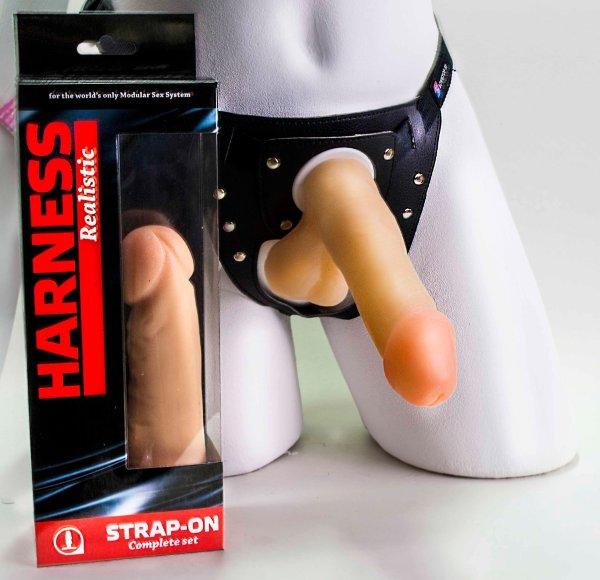 Фаллоимитатор с поясом "HARNESS" L (с мошонкой) 17.0 см, L (рабочая) 13.5 см, D 4.0 см, ПВХ
