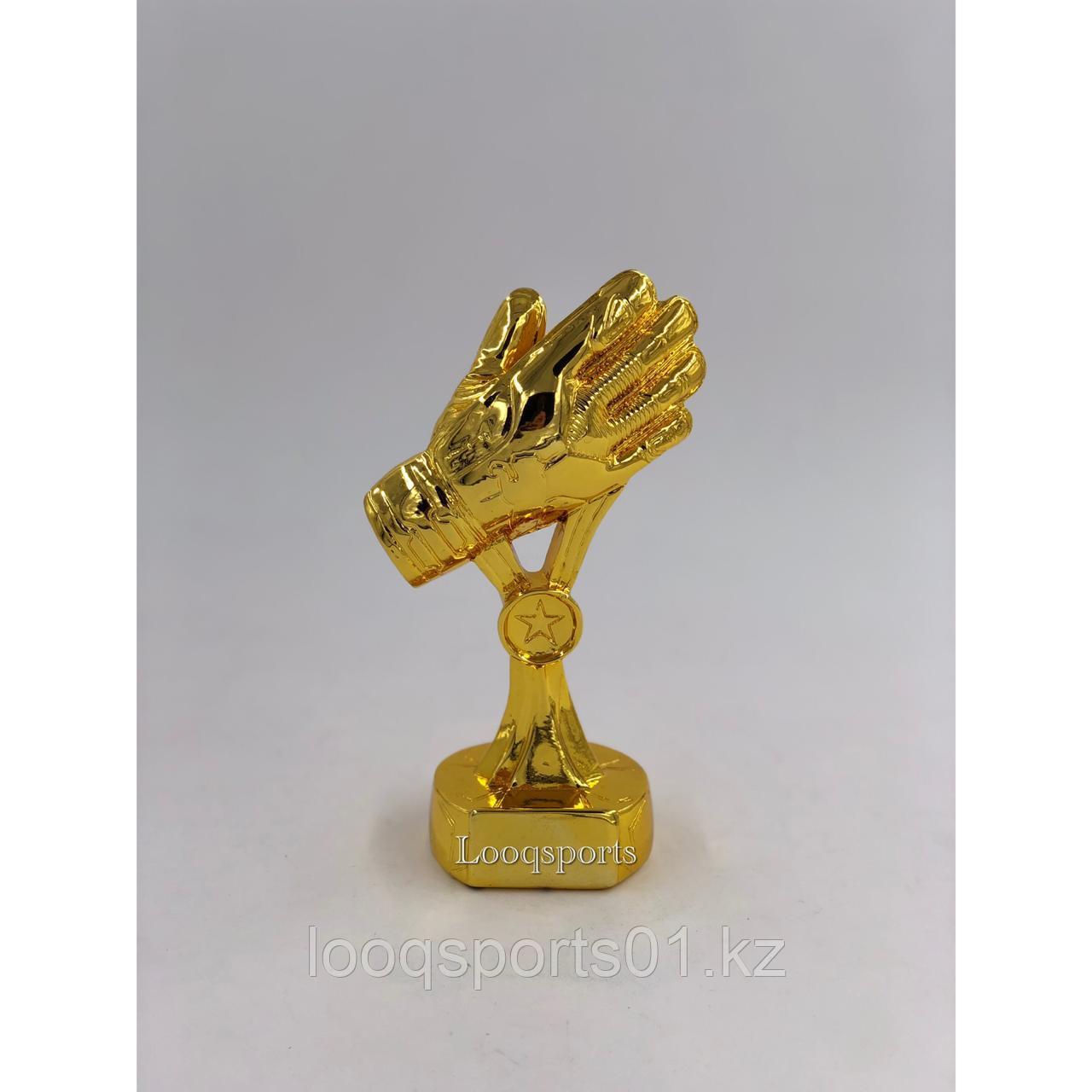 Наградная футбольная статуэтка золотая перчатка Кубок мира - фото 2 - id-p69243433