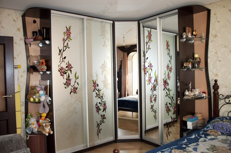 Угловой шкаф-купе УШ-23