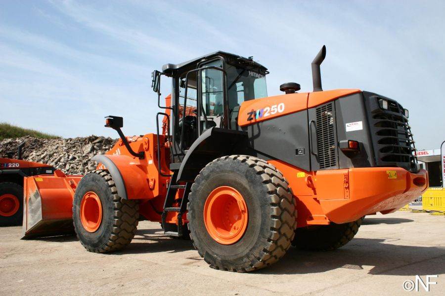 Двигатель фронтального погрузчика Hitachi, двигатель погрузчика Hitachi, фото 1