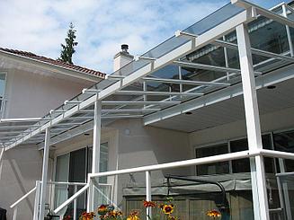 Стеклянные козырьки на стойках