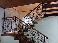 Кованные перила с лестницей
