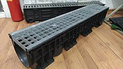 Лоток водоотводный со стальной ячеистой оцинкованной решеткой 200х200мм В125