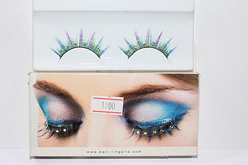 Ринстондары бар сәндік кірпіктер