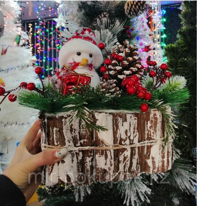 Новогоднее украшение Снеговик в лесу 30*27 см