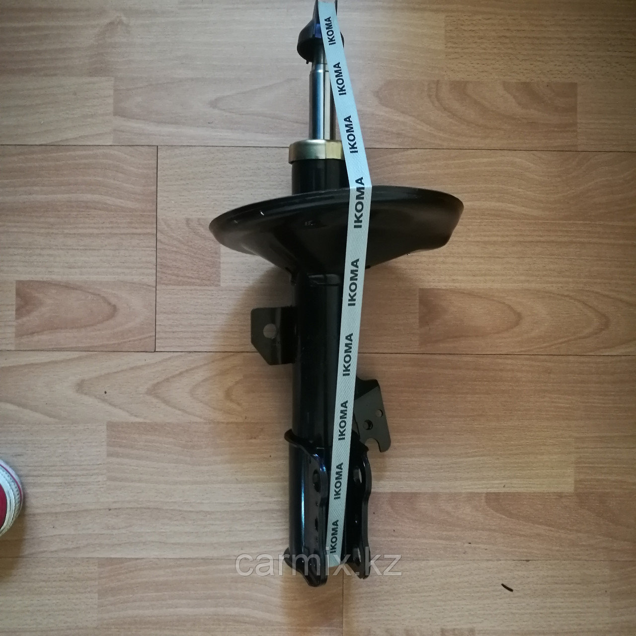 Стойка амортизатора передняя правая CAMRY 2002-2003 USA, 48510-33402