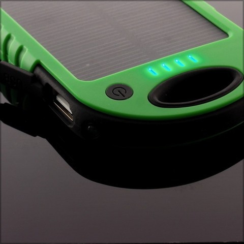 Аккумулятор для зарядки портативный на солнечной батарее с фонариком Solar Charger [5000 мАч.] (Черный) - фото 4 - id-p70218192