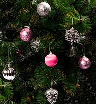 Набор елочных игрушек «Новогоднее изящество» в подарочной упаковке [35 шт] (Розовый и серебряный)