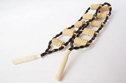 Деревянный массажер для спины