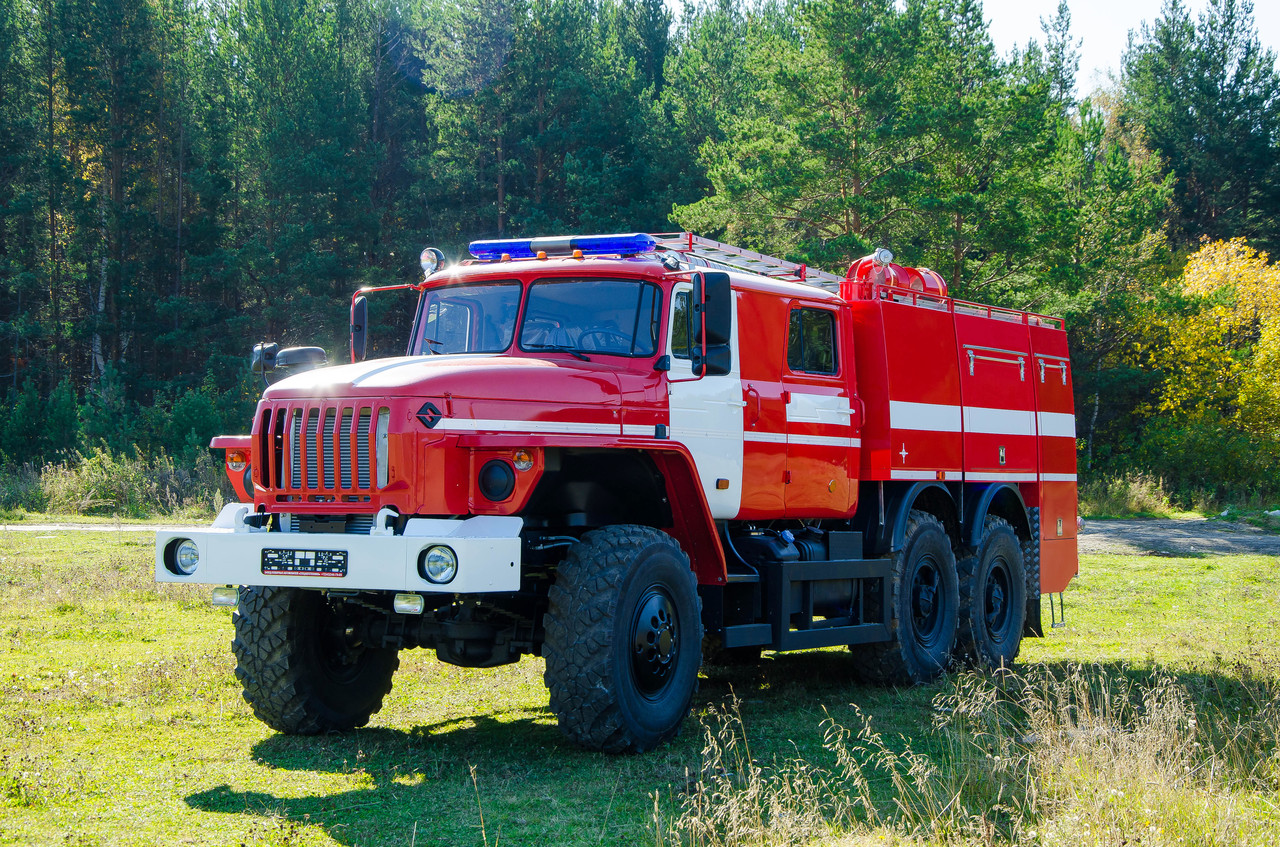 Автоцистерна пожарная АЦ-6,0-40 (5557) на базе Урал 5557