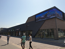 Угловой уличный экран Атакент Молл, Алматы 3