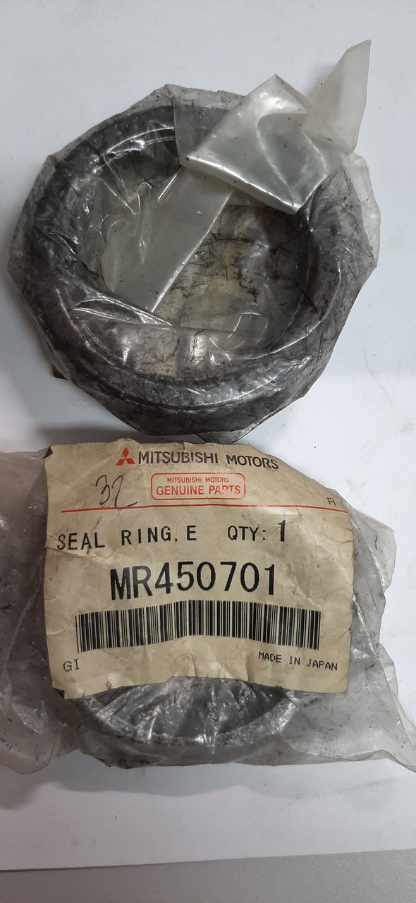 Кольцо выхлопной трубы MR450701