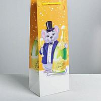 Пакет подарочный под бутылку крафтовый Поздравляю! с мышкой 13 × 36 × 10 см