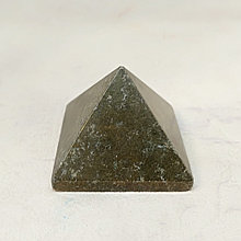Пирамида из пирита, 38х38х26мм