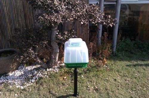 Ловушка Мухобей может работать на улице и в помещении