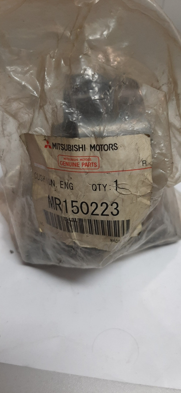 Подушка двигателя задняя MR150223