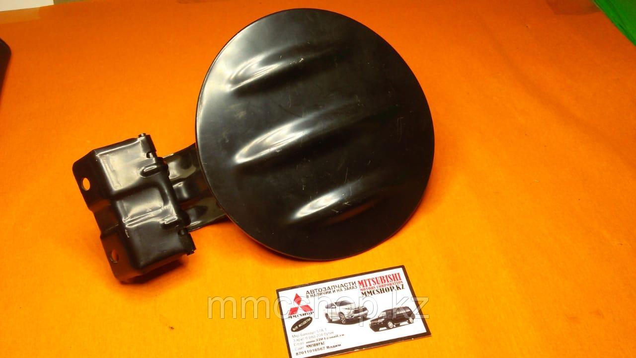 L200 Лючок бензобака крышка заливной горловины топливного бака 5940A031 Л200, фото 1