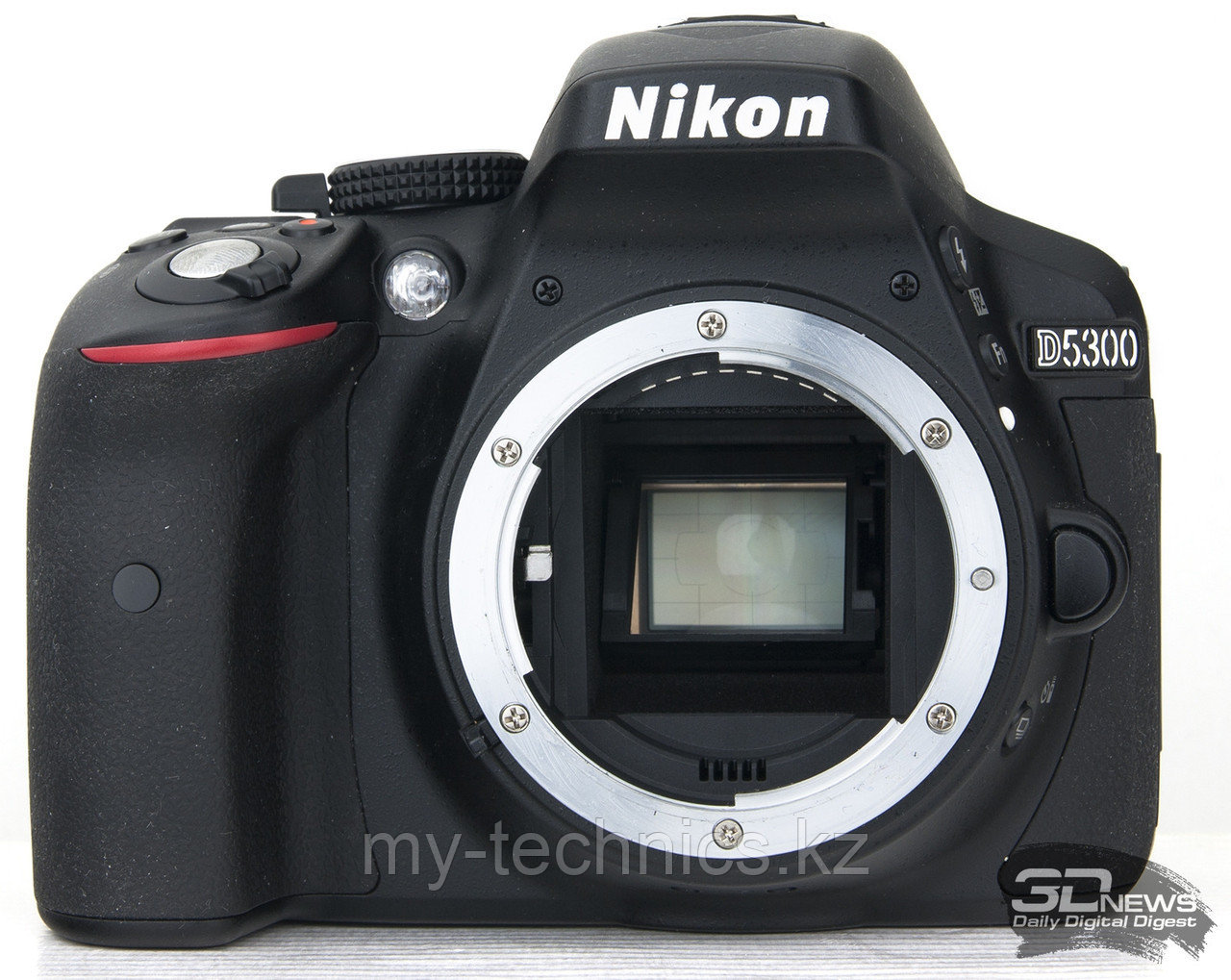 Фотоаппарат Nikon D5300 Body + Батарейный блок