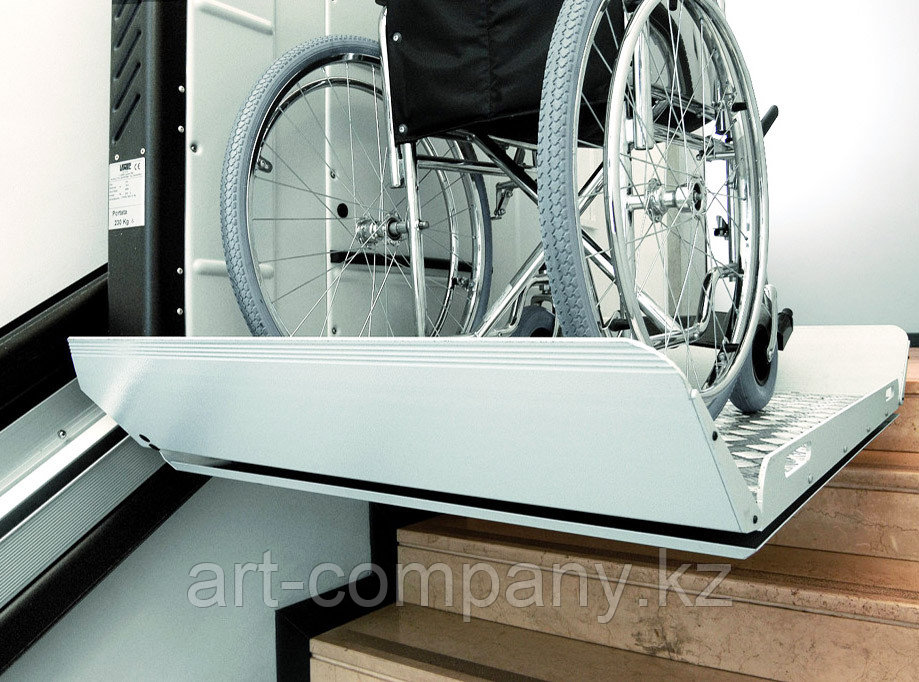 Лестничный инвалидный подъемник