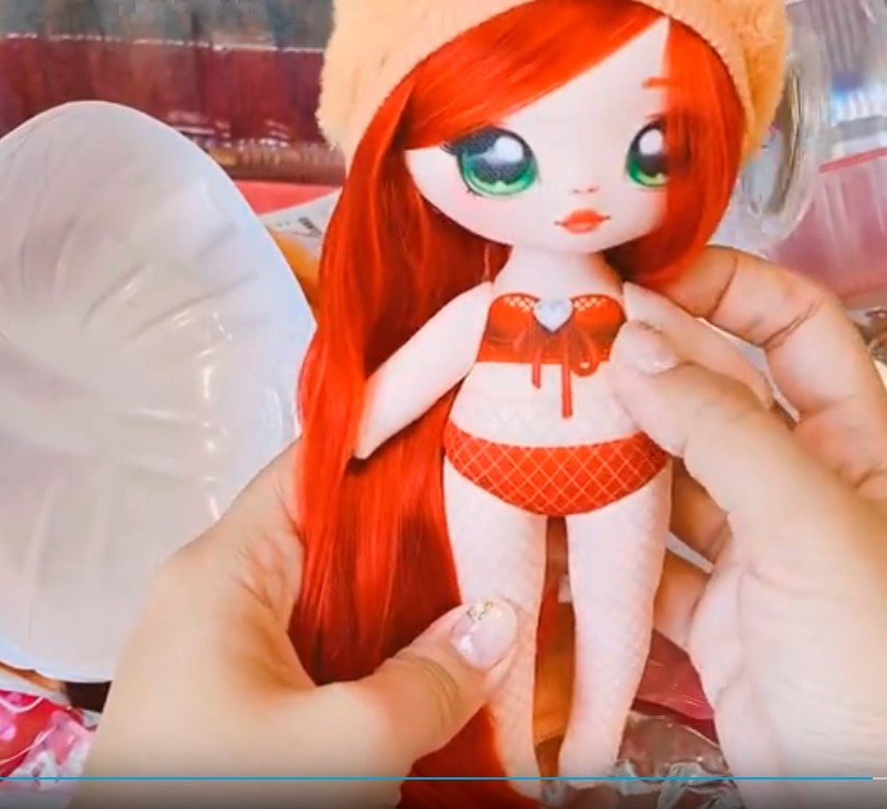 NA! Na! Na! Surprise - мягкие куклы с животным-помпоном-сумочкой Roxie Foxy (лиса) от MGA