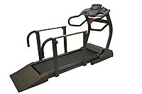 American Motion Fitness оңалту жүгіру жолы 8643R мүгедектер арбасына арналған пандусы бар.