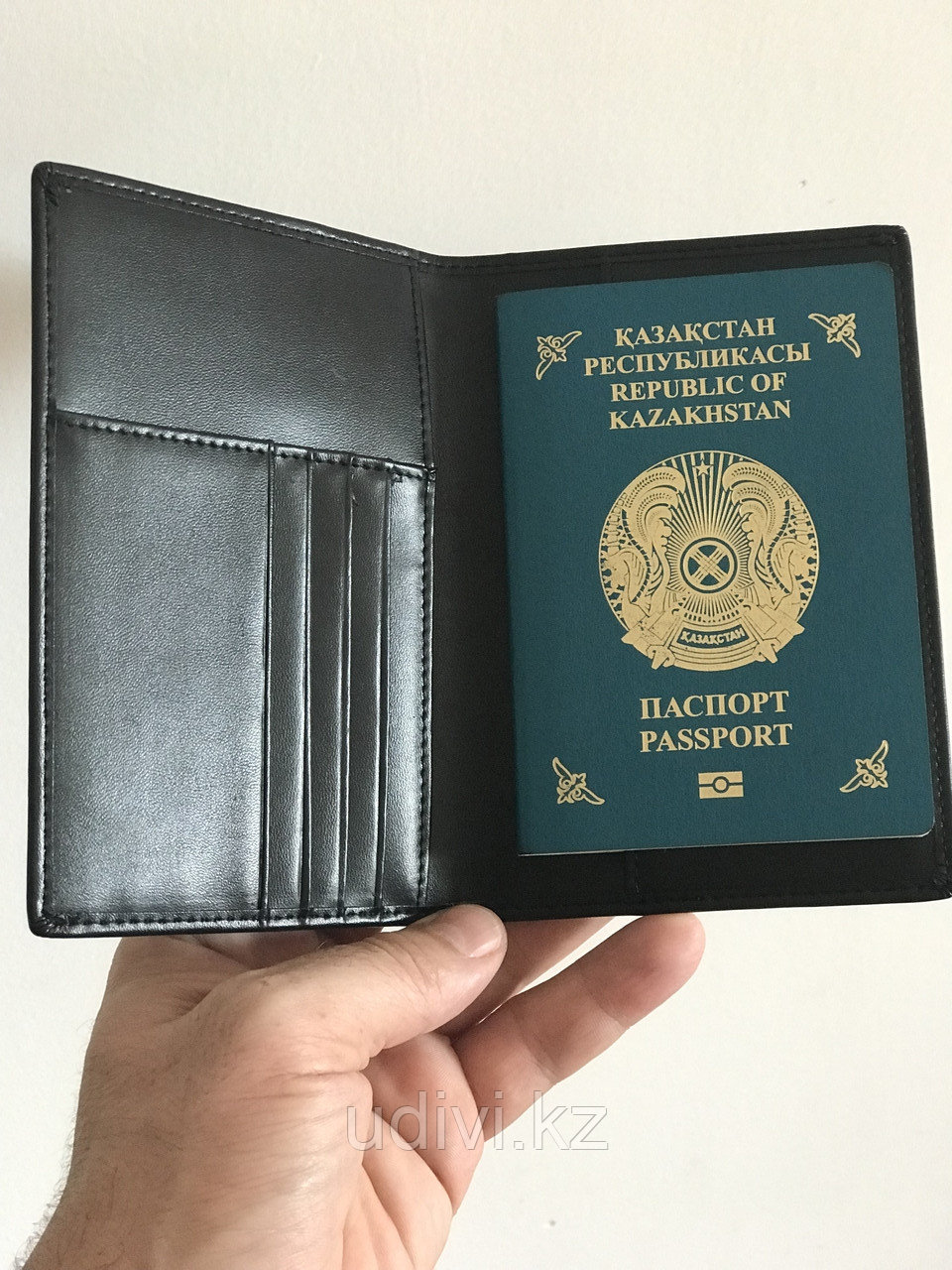 Кожаный чехол на паспорт с RFID защитой под нанесение логотипа