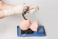 Учебная модель для интубации трахеи новорожденного с набором мешков «Амбу» и ларингоскопом, General Doctor