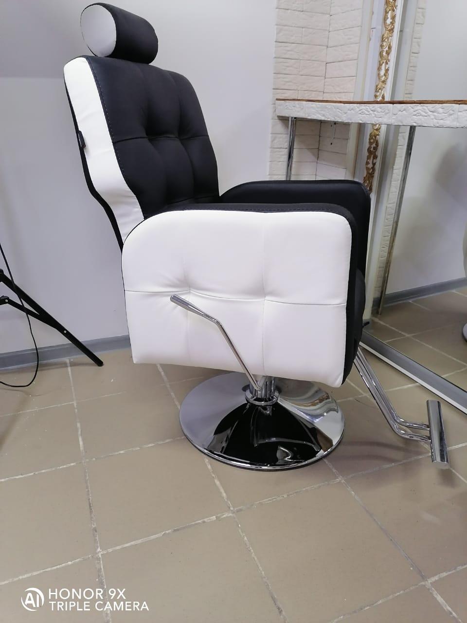Парикмахерское кресло с откидной спинкой