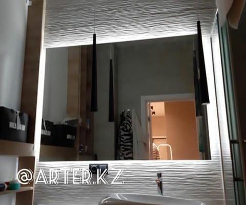 Зеркало с LED-подсветкой «парящее», 1000(Ш)х800(В)мм