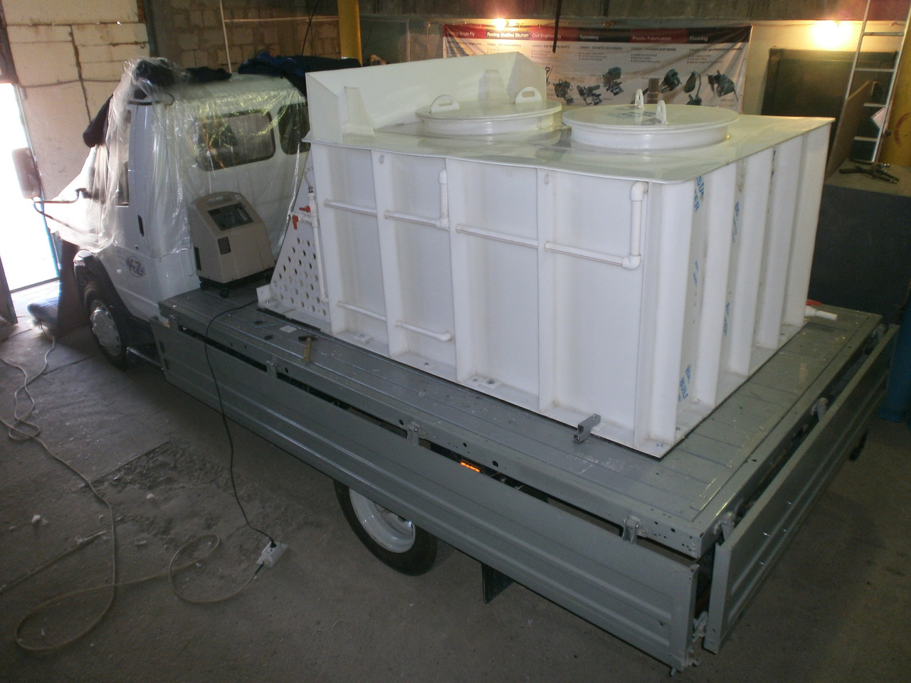 Емкости предназначенные для содержания живой. Емкость vert 4500t. Аквариум для торговли живой рыбой. Полипропиленовые бассейны для узв. Пластиковые емкости для живой рыбы в самаре.