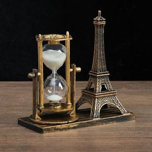 Сувенирные часы песочные Эйфелева башня на подставке