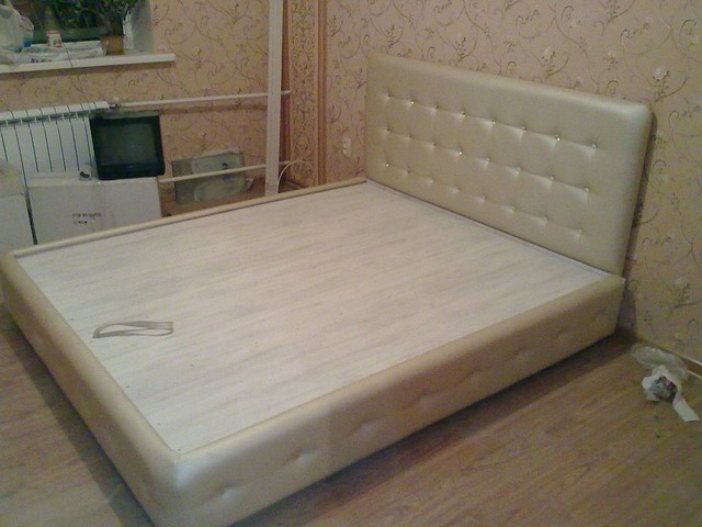 Кровать мягкая