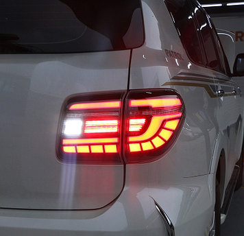 Обновленная задняя оптика (тюнинг фонари) на Nissan Patrol с 2010 г. по 2019 г.  LED с динамическим поворотник