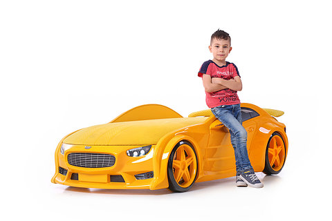 Көліктен көшеге шыққан жалаңаш әйелдердің суреттері