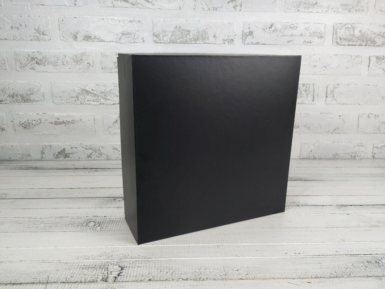 Черная картонная коробка. Размер: 25*25*9 (см)