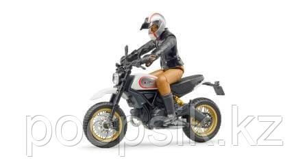 Мотоцикл Bruder Scrambler Ducati Desert Sled с мотоциклистом 63-051