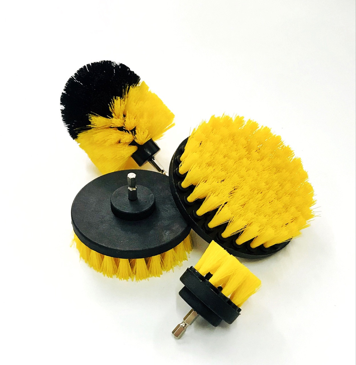Щетка на дрель (шуруповерт) для чистки текстиля, желтая, от Chemical Guys - фото 1 - id-p73014285