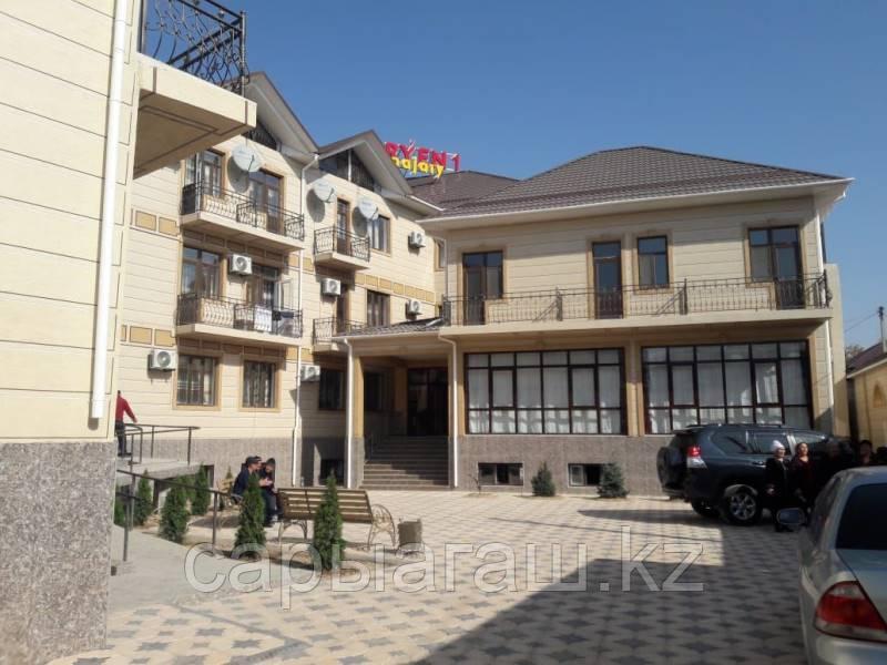 Кеңседегі әріптесім мені оның кискасын жалауға мәжбүр етеді. Кеңес дәуіріндегі эротикалық фотоларды қараңыз.