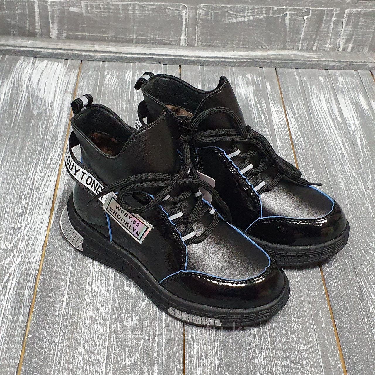 Ботинки черные на шнуровке с липучкой