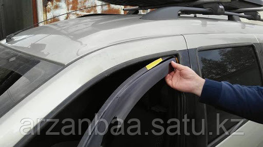 Установка дефлекторов окон и мухобоек на капот. Профессионально, с гарантией