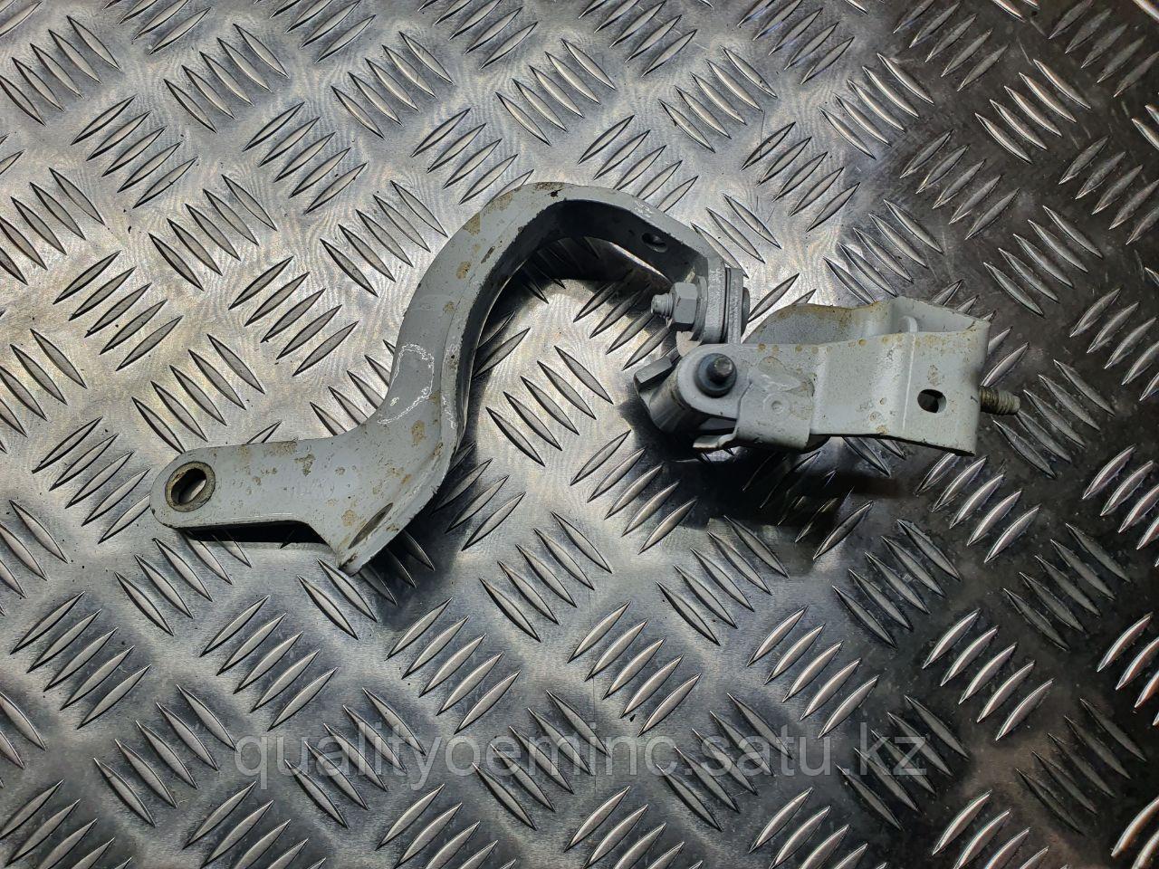 4L0827300B - петля крышки багажника Audi Q7 (4L)