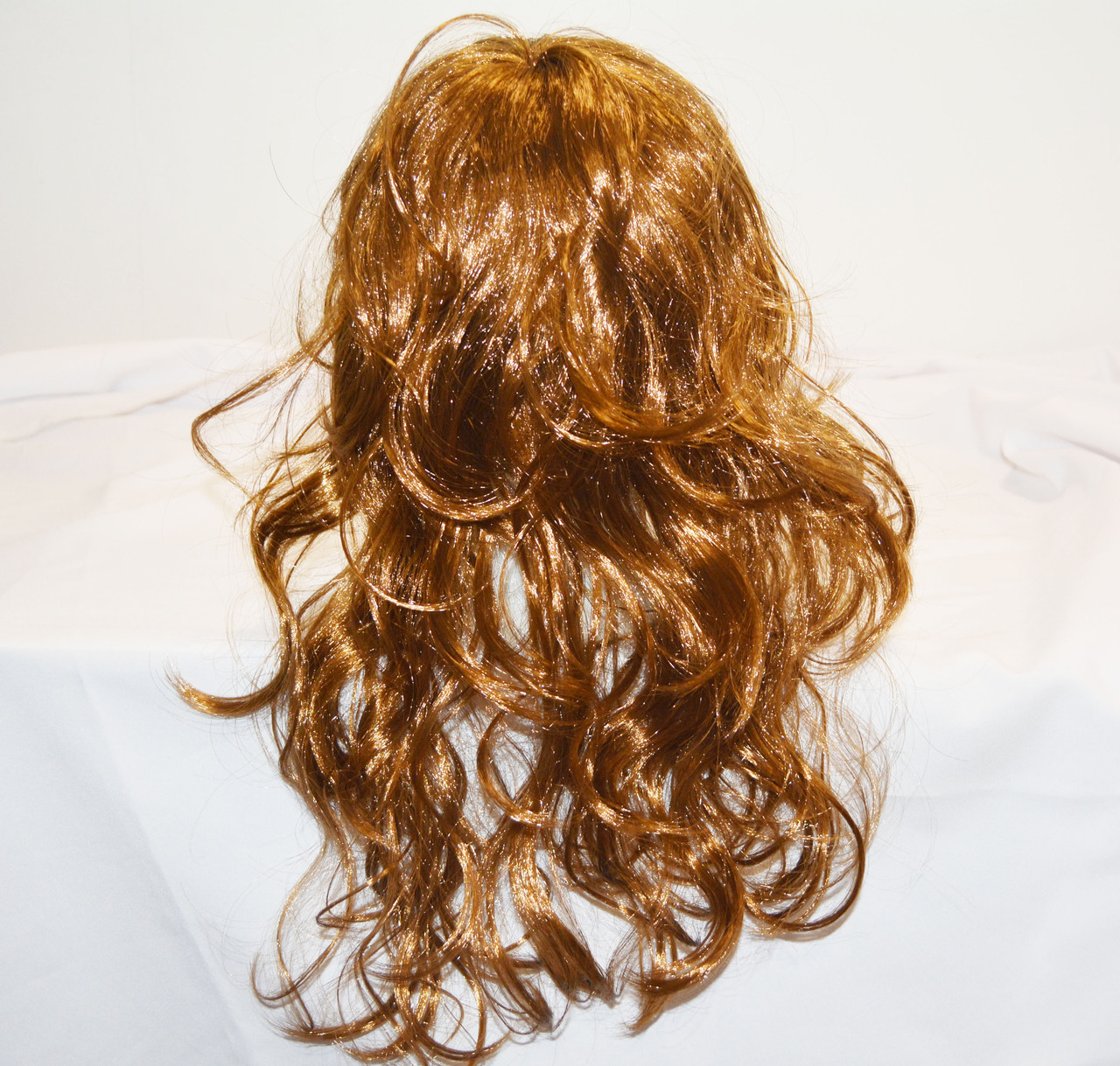 Парик средне русые волосы с челкой и легкими локонами 45 - 50 см - фото 4 - id-p73743845