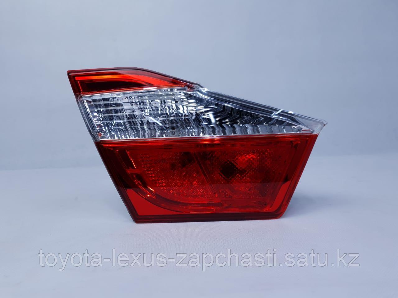 Фонарь крышки багажника Toyota Camry 50