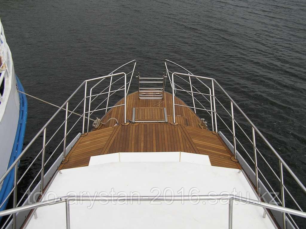 Ограда на судне. Перила на палубе корабля. Леерные ограждения на судах. Леерное сигнальное ограждение. Ограда на судне.