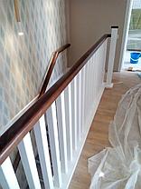 Лестница с деревянными балясинами и перилами, фото 2
