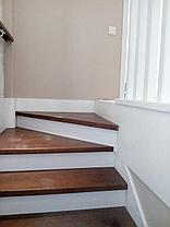 Лестница с деревянными балясинами и перилами, фото 2