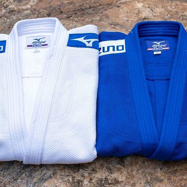 Кимоно для дзюдо Mizuno (дзюдоги) 750 гр, лицензионное