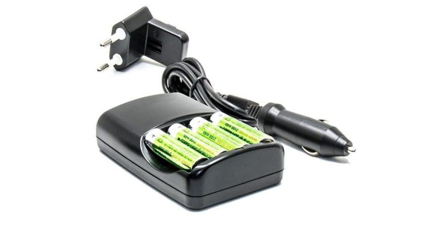 Зарядное устройство для аккумуляторных батарей 4xAА, AC/CAR - IM/R2/GR