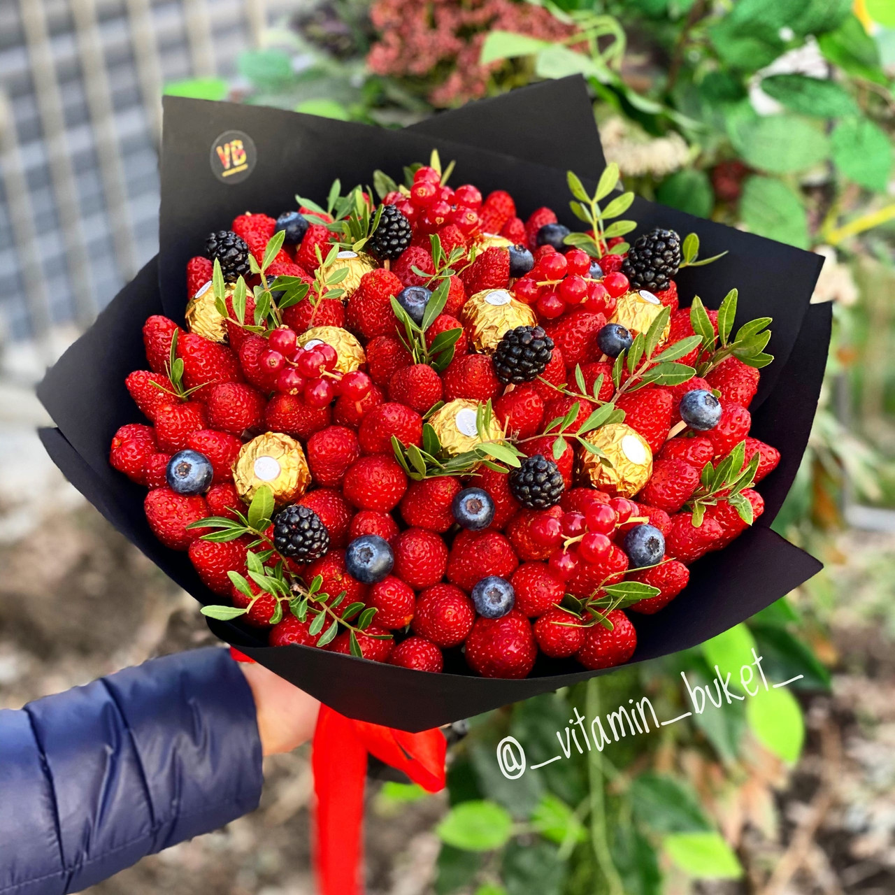 Ферреро и клубника букет